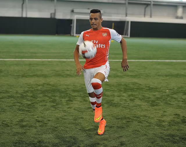 Để có sự phục vụ của Alexis Sanchez, Arsenal đã phải bỏ ra tới 35 triệu bảng cho Barca. Có Sanchez trong tay, Arsenal muốn tăng cường sức mạnh hàng công của mình.