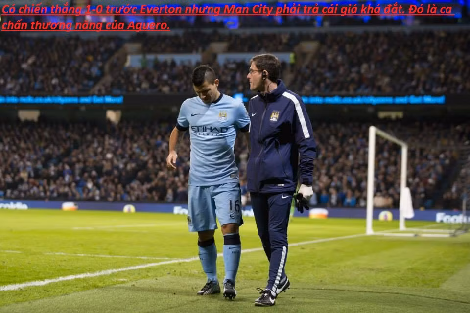 Man City đã có chiến thắng nhọc nhằn trước Everton bằng pha ghi bàn duy nhất trên chấm 11m của Yaya Toure. Nhưng họ phải trả cái giá khá đắt khi cầu thủ đang ghi bàn đều đặn cho họ là Aguero đã gặp chấn thương sau một pha va chạm mạnh.