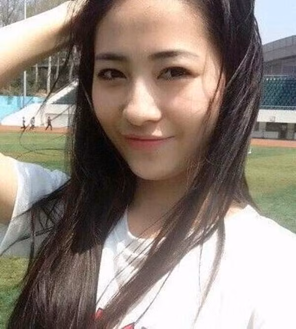Còn về bản thân, cô giáo hot girl này chia sẻ rằng bình thường thì giáo viên Âm nhạc ở trên hát học sinh ở dưới nghe. Nhưng để cho học sinh chủ động hơn, cô kết hợp với khiêu vũ, thiết kế cảnh, đạo cụ, các động tác múa để mỗi học sinh đều có thể tham gia, khiến lớp học trở nên sinh động hơn.