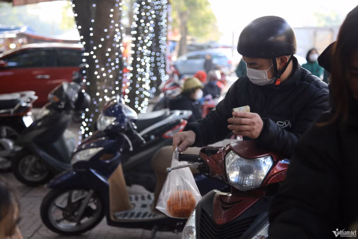 Ban xoi cung Than Tai canh hang vang thu 50 trieu dong buoi sang-Hinh-4