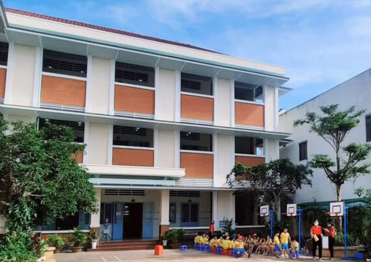 Hoc sinh 2 truong tieu hoc o Can Tho phai test COVID 2 lan/tuan