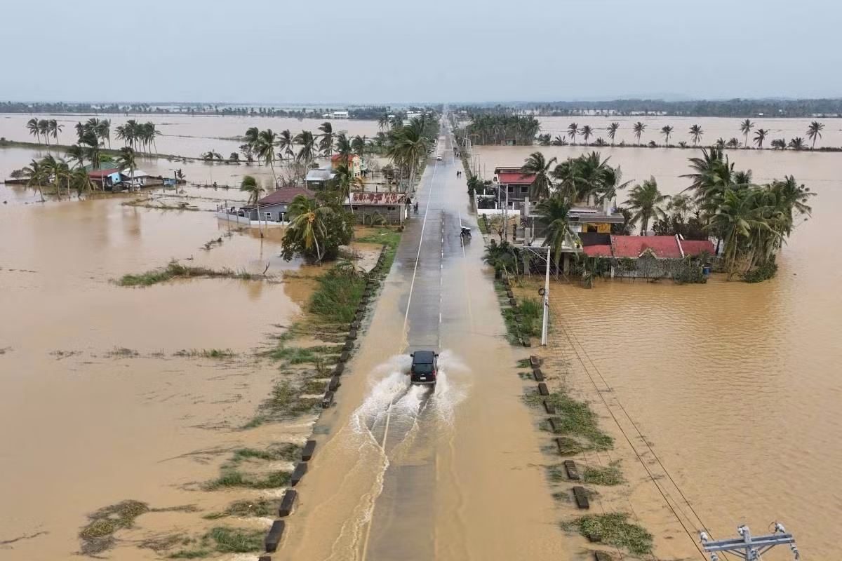 Philippines lệnh sơ tán ở hàng nghìn ngôi làng, chuẩn bị đón bão Nika Philippines lenh so tan o hang nghin ngoi lang, chuan bi don bao Nika