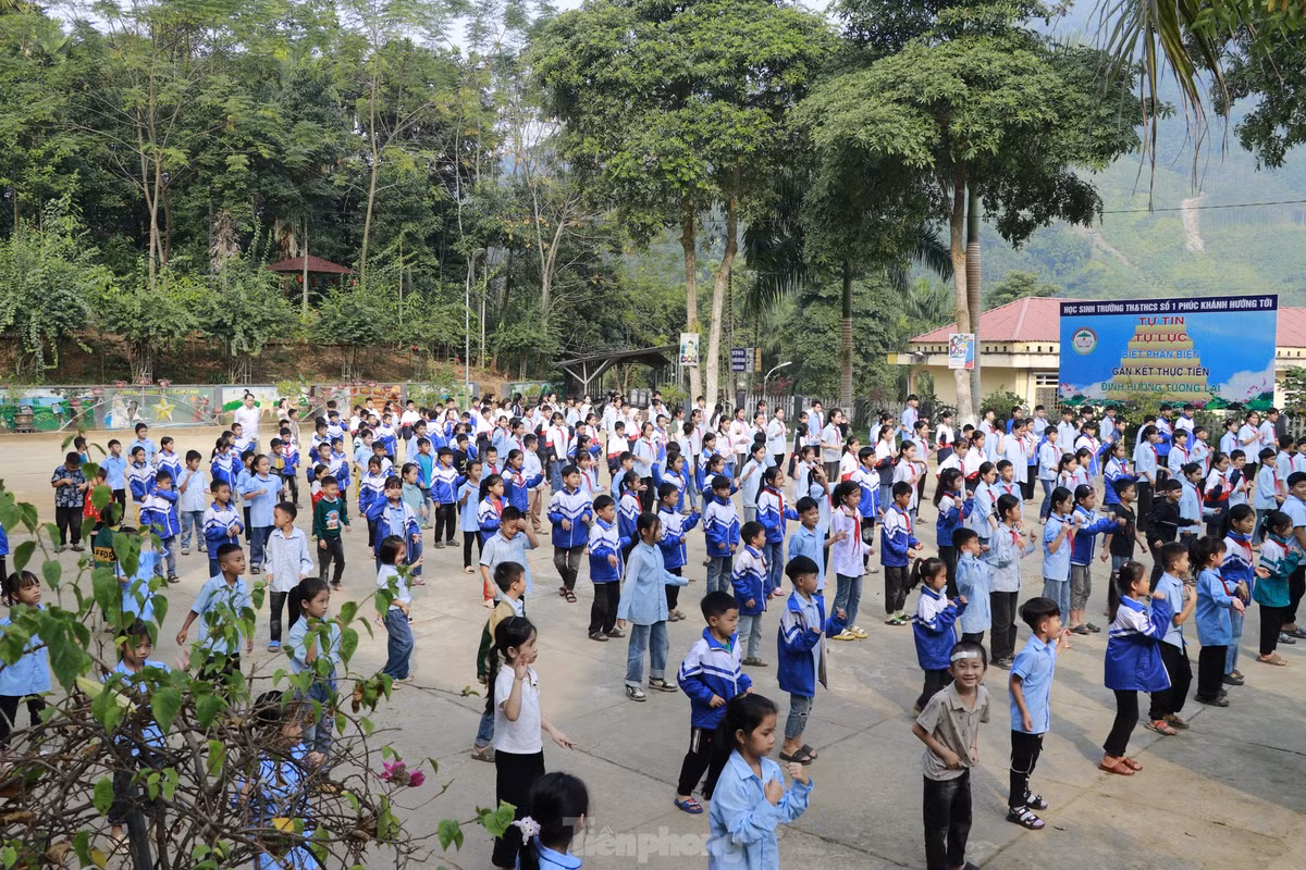 Những tiết học ngoại khóa, những buổi tập thể dục giữa giờ luôn tràn ngập tiếng cười.