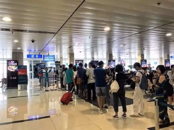 Cười ra nước mắt với tâm sự của người bán vé máy bay Cuoi ra nuoc mat voi tam su cua nguoi ban ve may bay