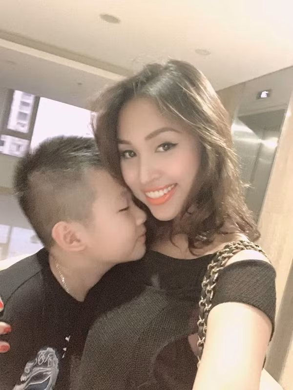 MC Vân Hugo tiết lộ thời gian làm đám cưới và chuyện bạn trai - Hình 4 MC Van Hugo tiet lo thoi gian lam dam cuoi va chuyen ban trai-Hinh-4