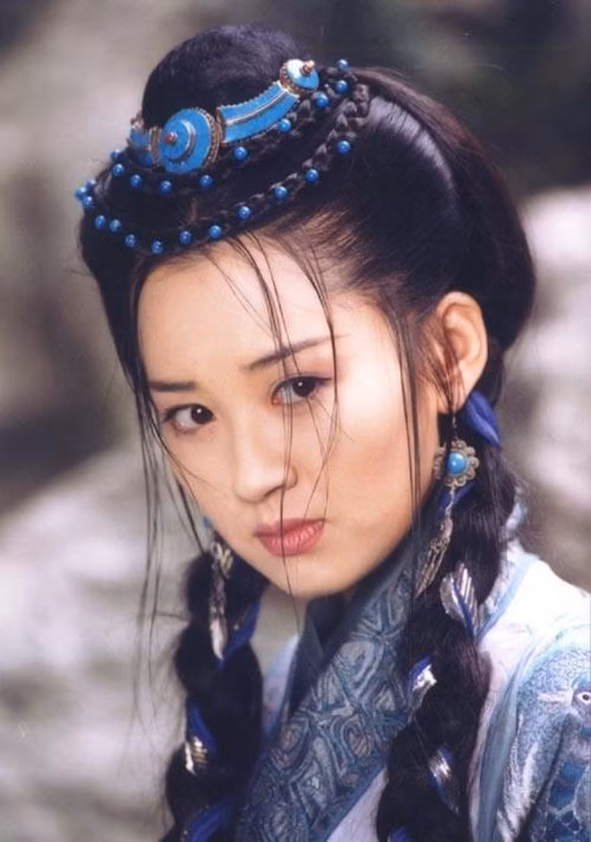 Mỹ nhân ‘Tiếu ngạo giang hồ’ gây sốt vì thân hình như gái 18 - Hình 6 My nhan ‘Tieu ngao giang ho’ gay sot vi than hinh nhu gai 18-Hinh-6