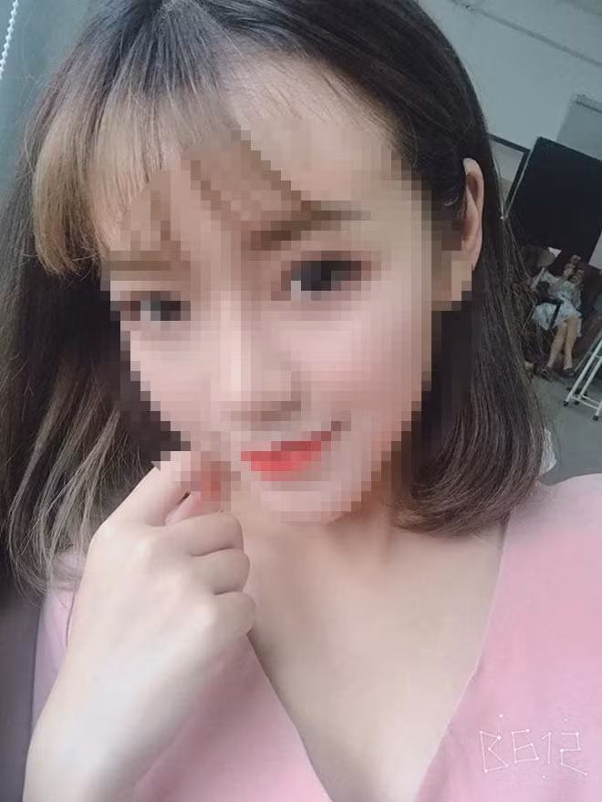 Và mới đây, nữ streamer này còn chiếm sóng nhiều hơn nữa trước nghi vấn "cắm sừng" bạn trai Hà Tiều Phu. Dù nhận về rất nhiều phản hồi trái chiều nhưng hiện cô gái trẻ chưa đưa ra bất cứ phản hồi nào.