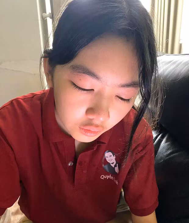 MC Quyền Linh giữ khoảng cách với hai con gái tuổi dậy thì - Hình 4 MC Quyen Linh giu khoang cach voi hai con gai tuoi day thi-Hinh-4
