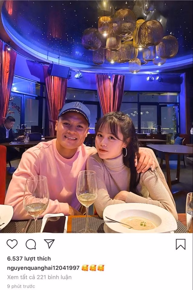 Nhan sac chua qua chinh sua cua ban gai Quang Hai gay chu y