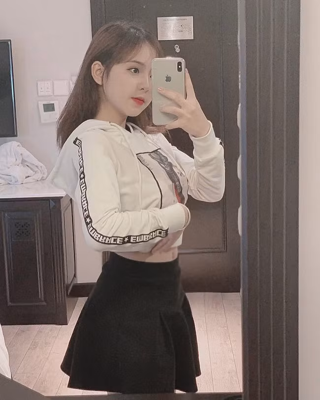 Hiện tại, ngoài việc học kinh doanh, cô nàng còn học thêm về ngành thẩm mỹ.