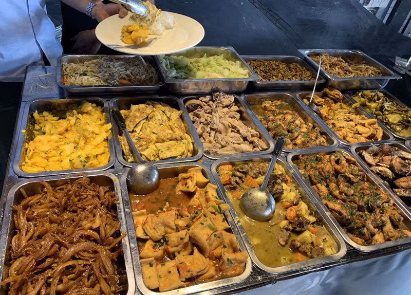 Com bui, bun dau cang e cang dat, dong loat tang gia