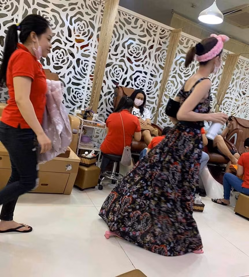 Ngoc Trinh: 'De mat di vong 1 va vong 3 thi con lau'