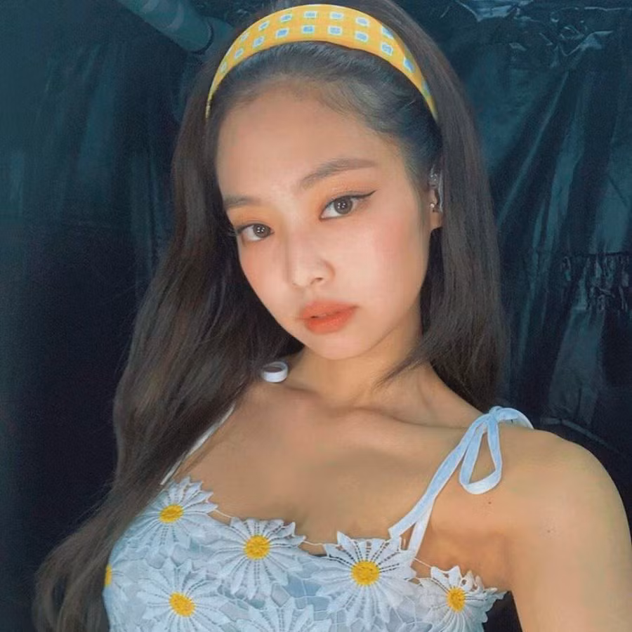 Ngắm bờ vai ngang cùng xương quai xanh đẹp hoàn hảo của Jennie (BlackPink) Ngam bo vai ngang cung xuong quai xanh dep hoan hao cua Jennie (BlackPink)