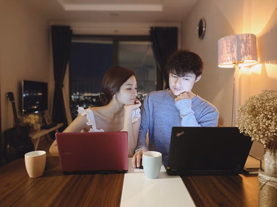 Thiên Nguyện tâm sự trên trang cá nhân, Cẩm Tú là cô gái đầu tiên làm thay đổi quyết định sau 30 tuổi mới kết hôn của anh. “Và cũng là cô gái cuối cùng”, anh nhấn mạnh. Ngày Valentine vừa qua, Cẩm Tú khoe nhận được quà là socola và khẩu trang các loại từ vợ. “Every moment that passes with her is the most meaningful day in my life”, (Tạm dịch: Mỗi khoảnh khắc trôi qua với cô ấy đều là ngày ý nghĩa nhất trong cuộc đời tôi), Thiên Nguyện nhắn nhủ thêm.