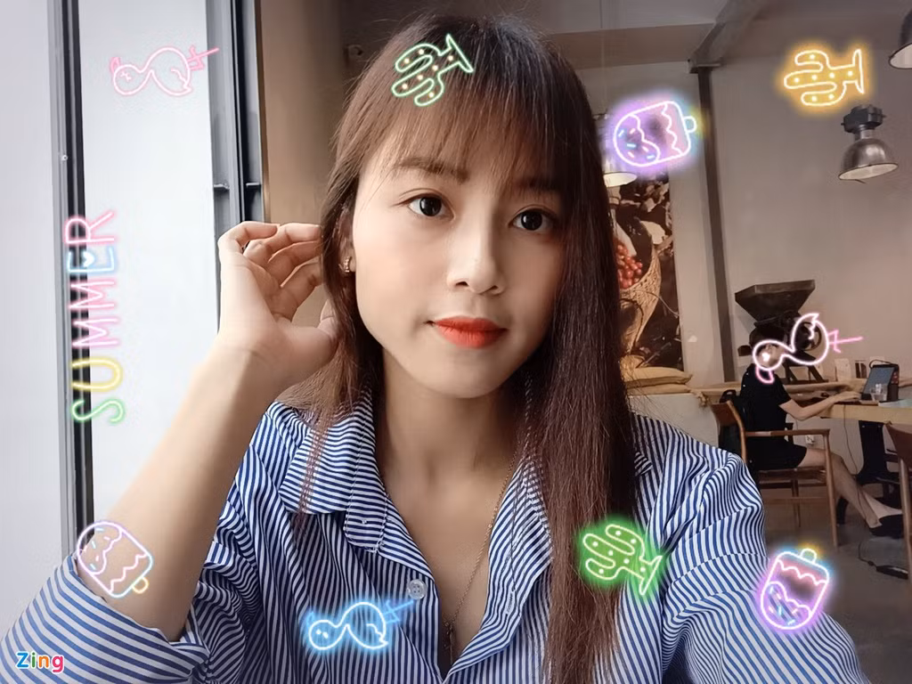 Ngoài ra, Reno3 Pro còn có nhiều sticker dễ thương đi kèm. Điều này giúp người dùng không cần mất thời gian dùng đến những ứng dụng bên thứ 3.