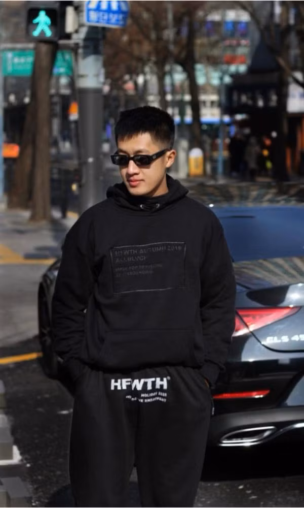 Ong chu tre cua shop thoi trang gay sot vi truot van cuc cool-Hinh-6