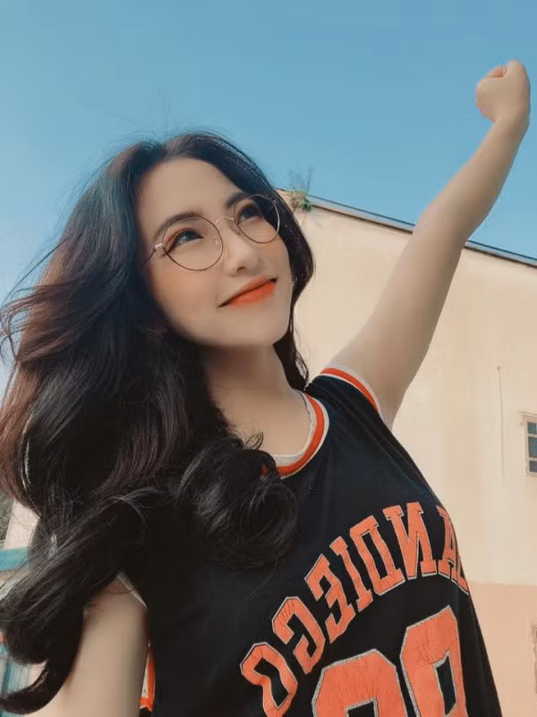 "Vũ trụ" hotgirl 10x kết nạp thêm cô nàng nhí nhảnh, tỏa nắng ảnh 7