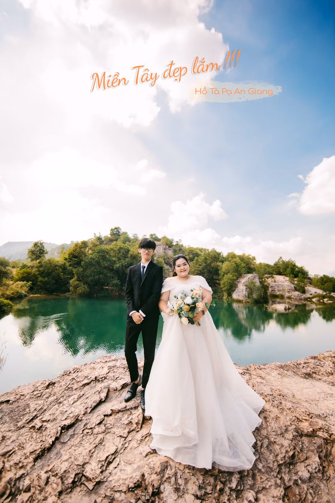 Anh Thi và Duy Phương yêu nhau được 6 tháng thì quyết định về chung một nhà. Chú rể là nhiếp ảnh gia, cô dâu làm nghề trang điểm. Cả hai quen nhau trong một lần thực hiện dự án chung ở Cần Thơ. Sau lần đầu gặp gỡ, họ trò chuyện, phát hiện có nhiều điểm chung, sau đó thì trở thành một cặp. Cảm nhận được sự chân thành, cùng sự đồng ý của gia đình, Duy Phương đã ngỏ lời cầu hôn và nhận được cái gật đầu của bạn gái.