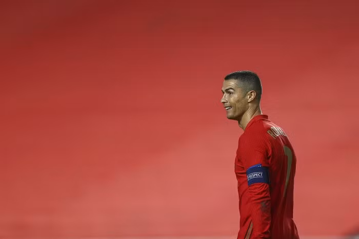 1 bai dang cua Ronaldo du de nuoi song 10 gia dinh/nam
