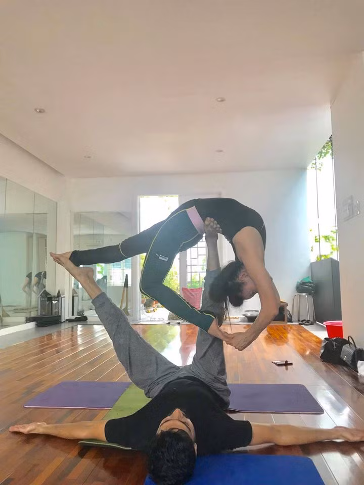 Me Ho Ngoc Ha thuc hien dong tac yoga dinh bat chap tuoi 63-Hinh-9