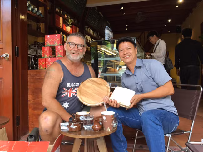 Chuyện thật như đùa: Người đàn ông mua rác về biến thành tiền - Hình 15 Chuyen that nhu dua: Nguoi dan ong mua rac ve bien thanh tien-Hinh-15
