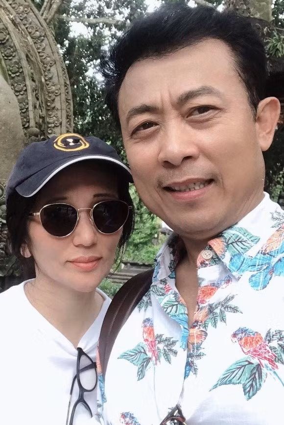 Van Son hiem hoi ninh ba xa: 'Nang co net dep vuot thoi gian'-Hinh-2