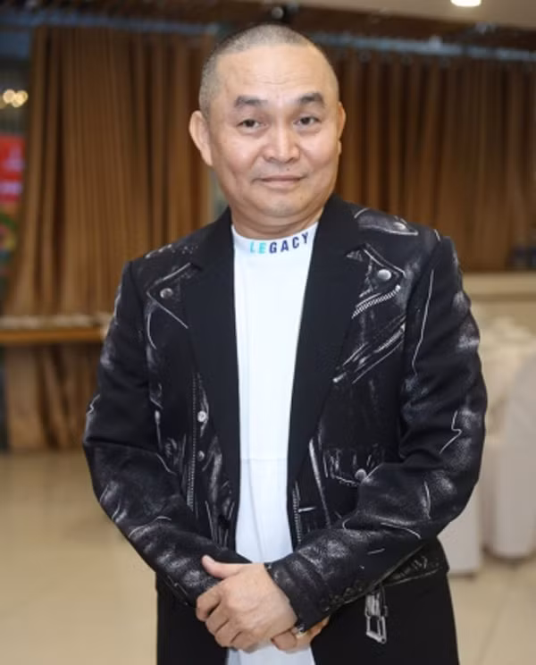 2 danh hài đắt show đất Bắc có cuộc sống giàu sang là ai? 2 danh hai dat show dat Bac co cuoc song giau sang la ai?