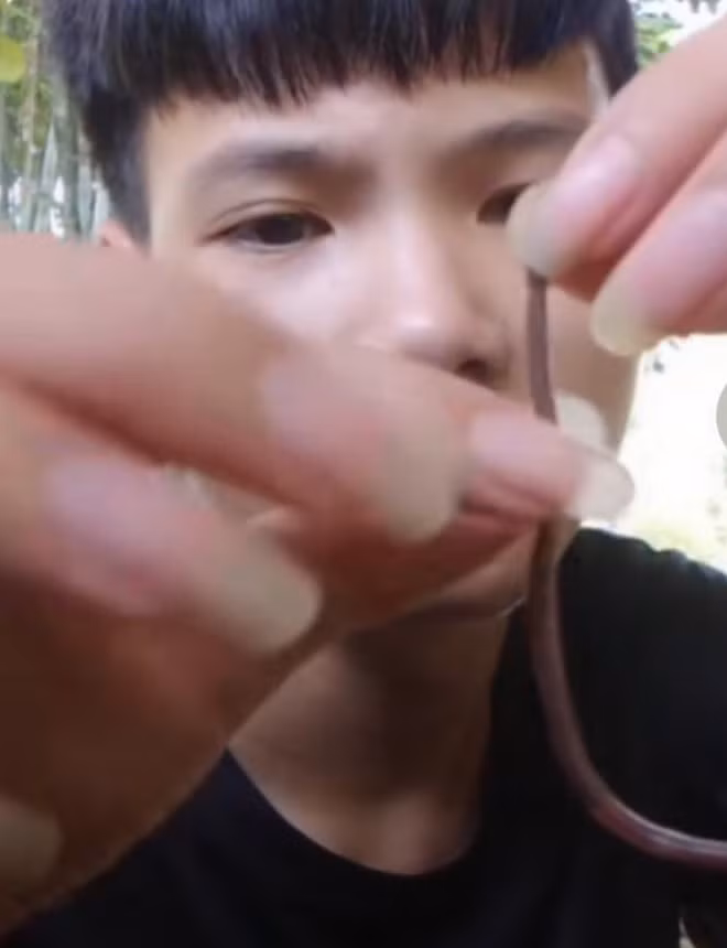 Khi Mukbang bien tuong tro thanh tro 