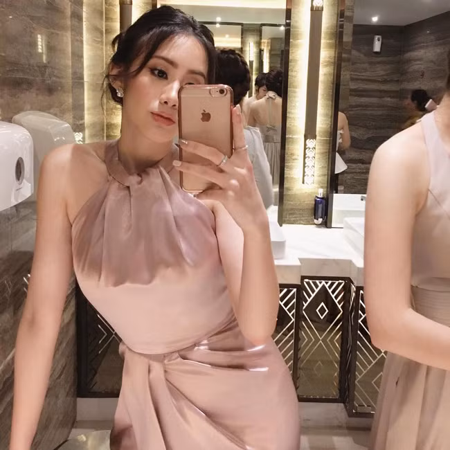 Cô nàng cũng không kém phần hiện đại và sang chảnh.