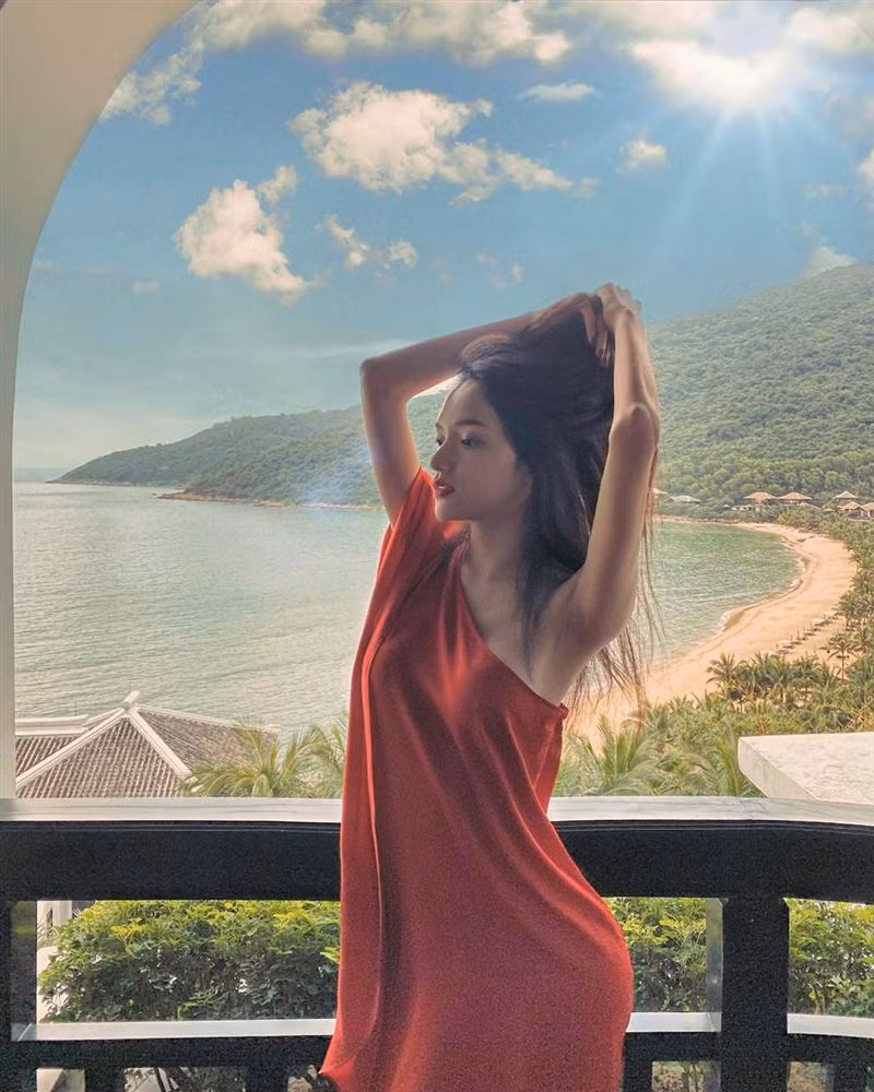 Khuyet diem sac voc cua Huong Giang lai la loi the cua moi hoa hau-Hinh-4