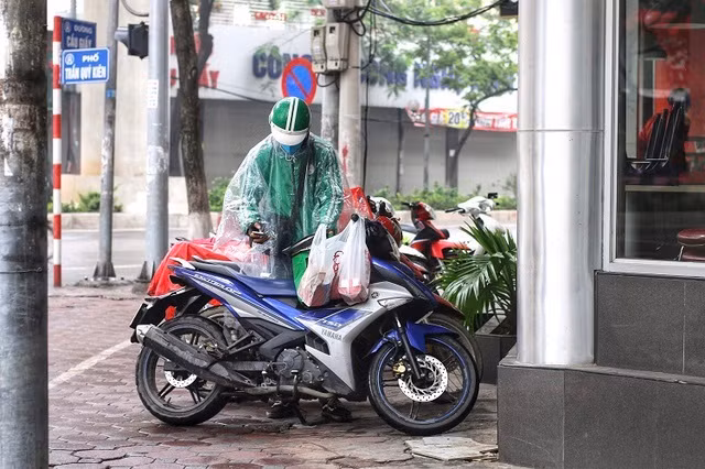 Su that ve thu nhap 'khung' cua shipper trong mua dich COVID-19-Hinh-5