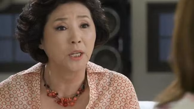 Hàng xóm sang mời cưới nào ngờ mẹ chồng buông một câu khiến tôi bàng hoàng - Hình 2 Hang xom sang moi cuoi nao ngo me chong buong mot cau khien toi bang hoang-Hinh-2