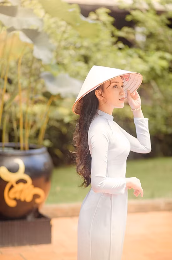 Nu sinh khien dan mang thot len 