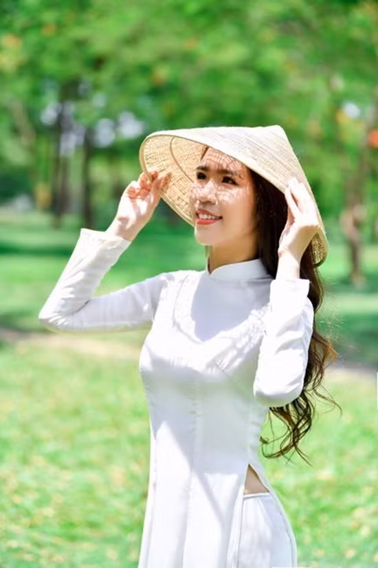 Nu sinh khien dan mang thot len 