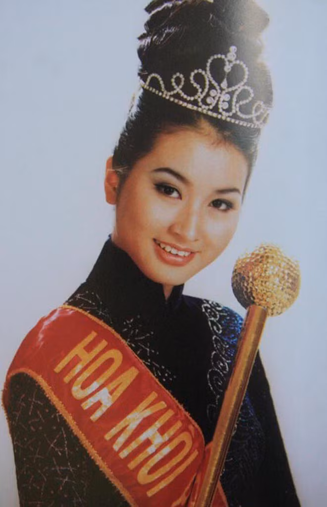 Đến độ tuổi trưởng thành, cô tham gia một vài cuộc thi nhan sắc và gây chú ý khi sở hữu chiều cao 1m70 cùng gương mặt thanh tú.