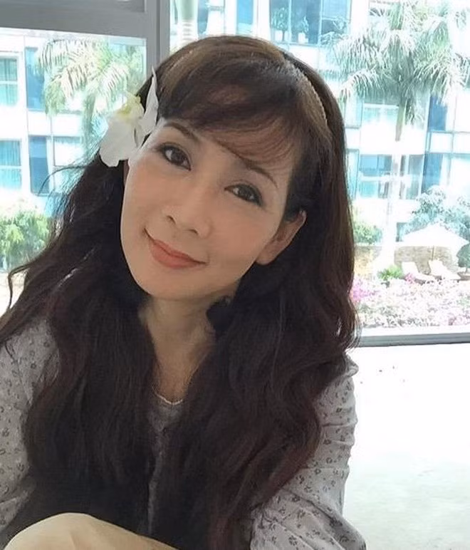 Diễm Hương đóng vai nữ chiến sĩ cách mạng trong Những nẻo đường phù sa. Đây cũng là bộ phim cuối cùng của nữ diễn viên trước khi cô kết hôn và theo chồng ra nước ngoài sống. Bạn bè thân thiết tiết lộ Diễm Hương đang định cư tại Malaysia, chị thường đi lại giữa nơi định cư và Việt Nam. Nữ diễn viên có 4 con, nhưng Diễm Hương chưa từng chia sẻ bất kỳ hình ảnh nào về gia đình.
