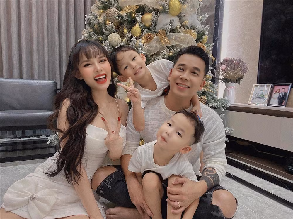 Vo Le Hoang tiet lo ly do muon dap chong