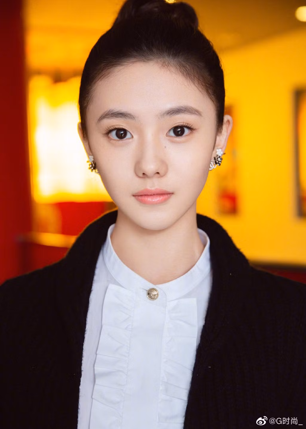 "Yêu cầu của tôi với nghệ sĩ là phải biết cố gắng, nỗ lực, hai mắt phải to tròn, trong sáng, biết nói, hình ảnh phải sạch, không dính vào các scandal về lối sống, tư tưởng", đạo diễn Trương Nghệ Mưu chia sẻ trong buổi họp báo.