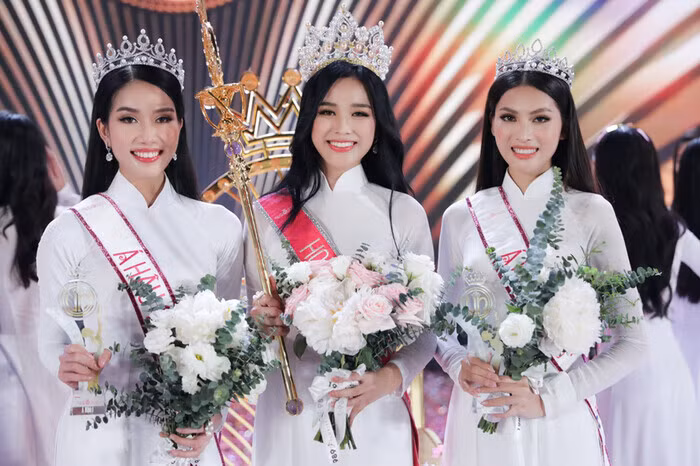 Thanh tien tri biet truoc hoa hau Do Thi Ha se bi boc phot noi bay-Hinh-5