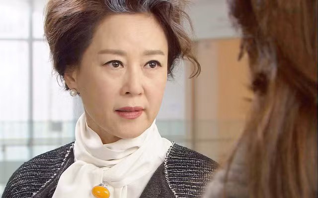 Mẹ chồng chê con dâu ăn tiêu phá mả, đưa bao nhiêu cũng hết Me chong che con dau an tieu pha ma, dua bao nhieu cung het