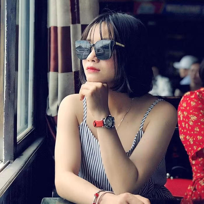 Không chỉ xinh đẹp trên sân, ngoài đời, cầu thủ tuyển nữ Việt Nam còn có sức hút hơn gấp bội.