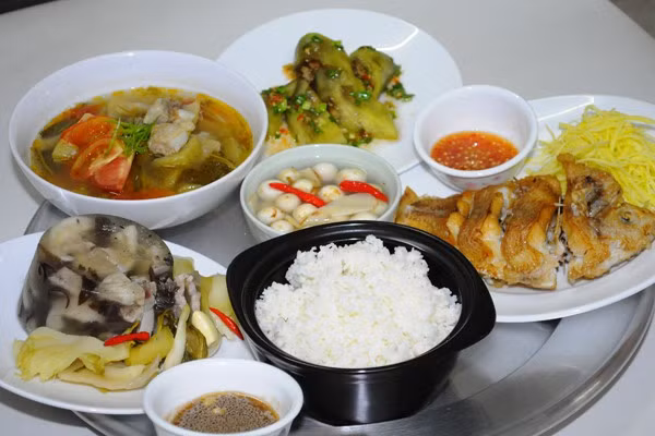 Ăn cơm sai cách khiến bạn dễ mắc bệnh tiêu hóa An com sai cach khien ban de mac benh tieu hoa