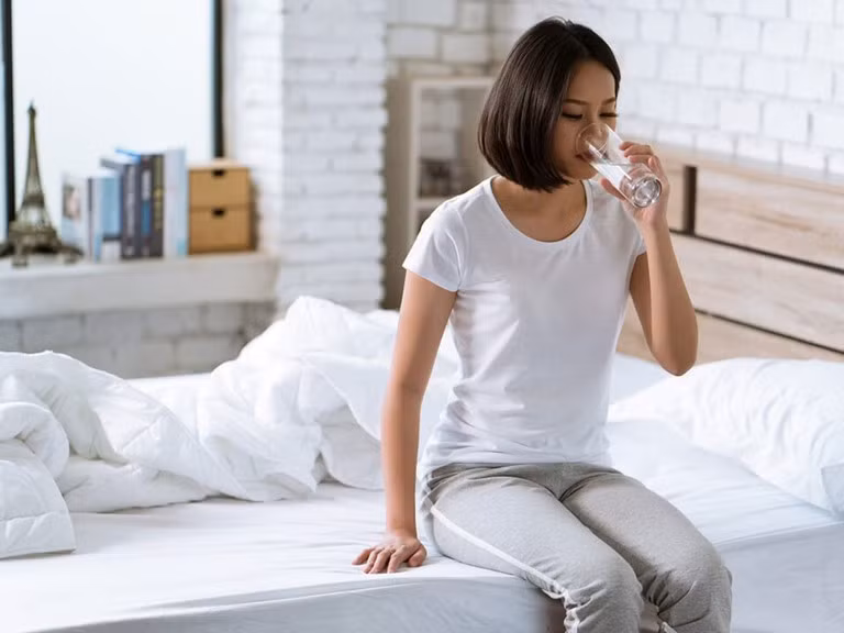Uống 1 ngụm nước ấm mỗi buổi sáng ngừa đủ loại bệnh tật Uong 1 ngum nuoc am moi buoi sang ngua du loai benh tat