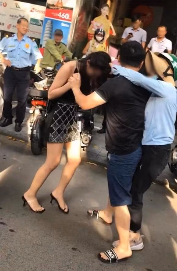 Tieu tam trong vu danh ghen tren pho Ly Nam De da Nam tien