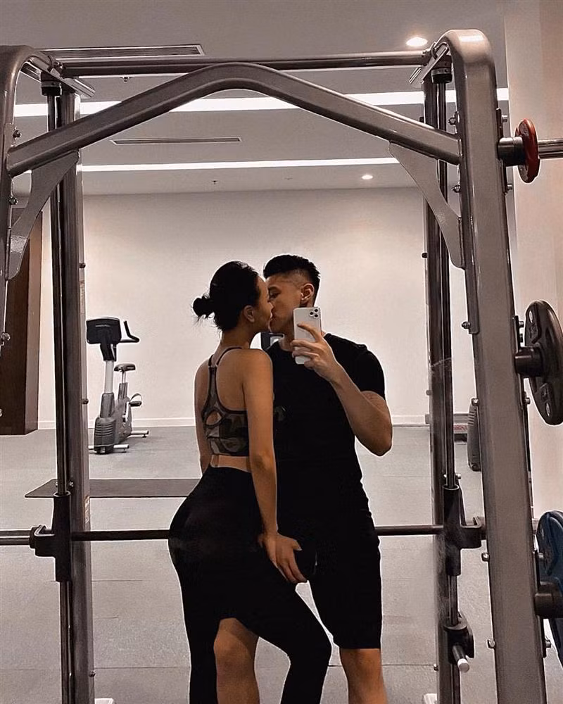 Về phần DJ Tít, cô có nhiều chia sẻ thể hiện niềm hạnh phúc bên người mới.