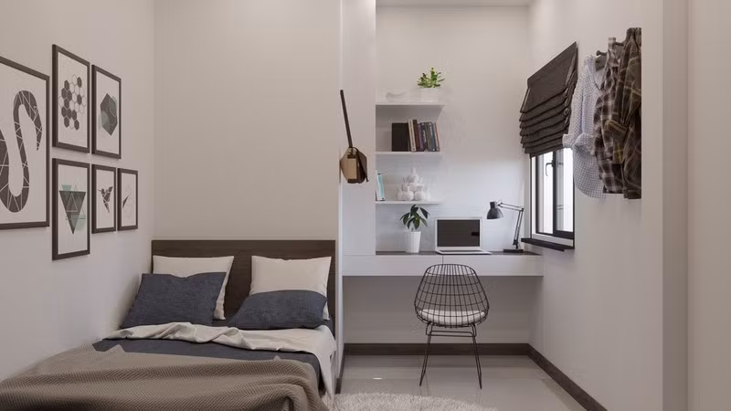 Phòng ngủ cậu con trai nhỏ nhưng bố trí gọn gàng và ngăn nắp.