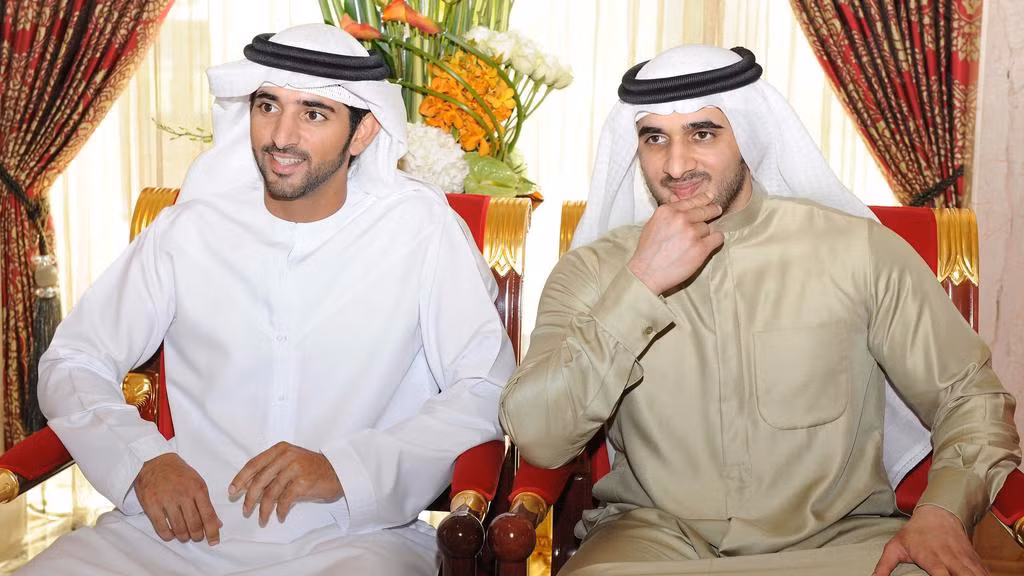 Đám cưới của ba hoàng tử Dubai được mô tả là "ngày vui quốc gia", song được tổ chức một cách kín đáo theo nghi lễ truyền thống. Văn phòng Truyền thông chính phủ chỉ công khai một bức ảnh trong hôn lễ trên trang Twitter với dòng thông báo khá ngắn gọn.