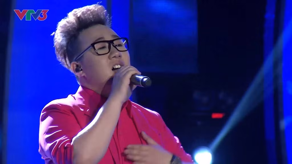  Trung Quân: Nam ca sĩ từng tham gia Vietnam Idol 2008 nhưng chỉ dừng ở top 20. Sau đó, anh tiếp tục tham gia Vietnam Idol 2010 và trở thành một trong những thí sinh nổi tiếng nhất sau cuộc thi. Trung Quân thậm chí được khán giả gọi là “thánh mưa” khi gắn liền với nhiều ca khúc về chủ đề mưa như Dấu mưa, Gọi mưa, Sau cơn mưa, Nhìn vào mưa…