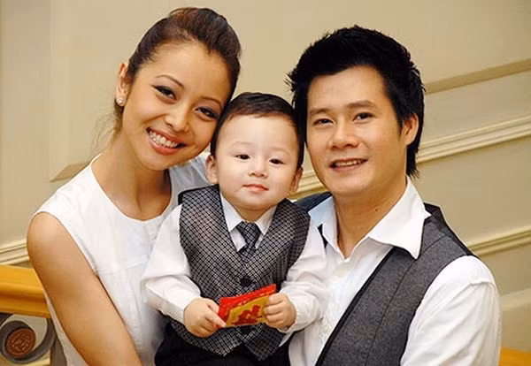 Sao nam Vbiz lay vo sinh con van bi nghi ngo 'bong kin'-Hinh-2