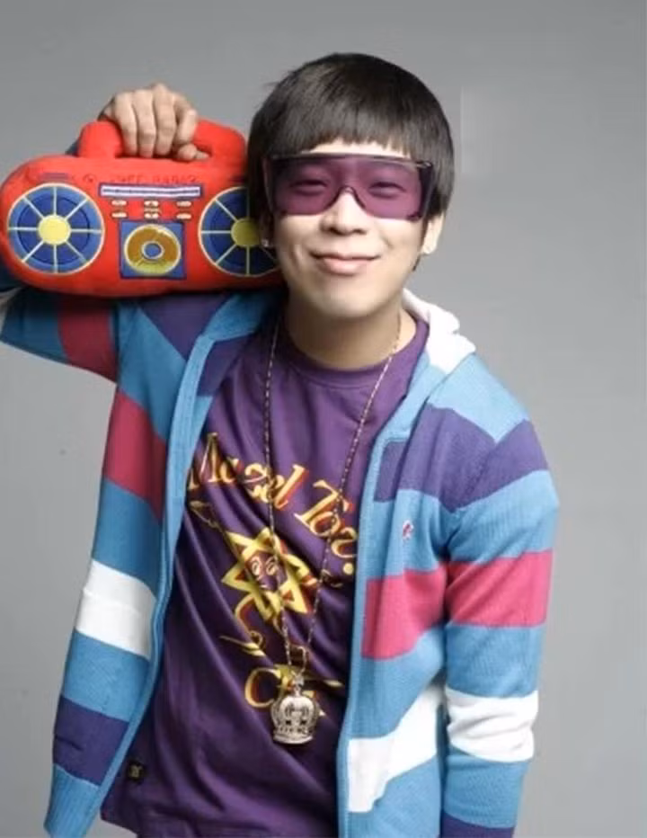 Nam ca si nho rang de tron nghia vu quan su gio ra sao?-Hinh-2